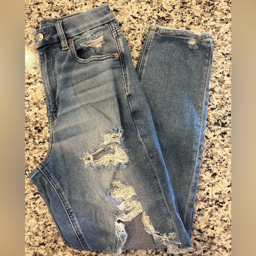 AMERICAN EAGLE CURVY MOM JEAN
